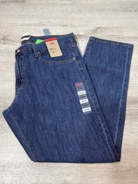 NWT Levi’s Middy Straight Jeans Size 33 x 30